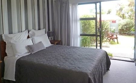 Opua Boutique Seaview Motel Bagian luar foto