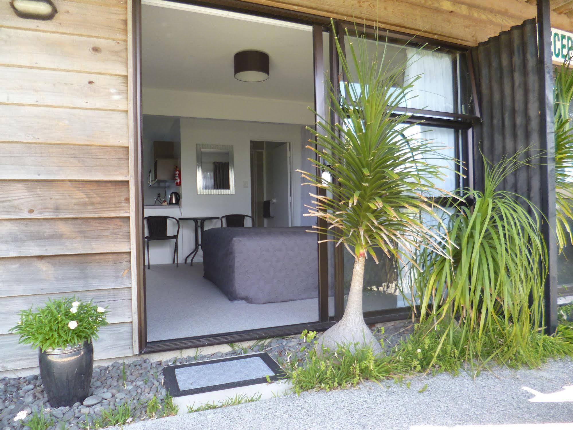Opua Boutique Seaview Motel Bagian luar foto