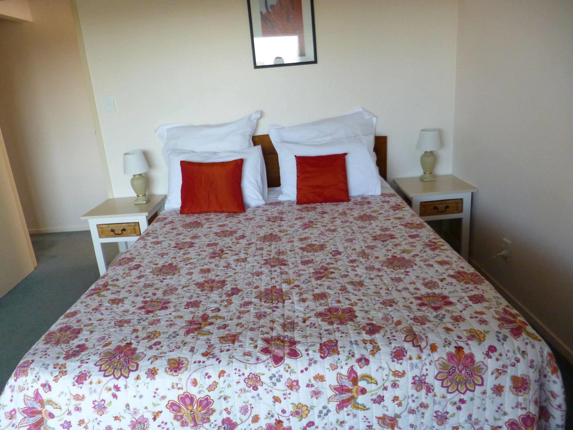Opua Boutique Seaview Motel Bagian luar foto